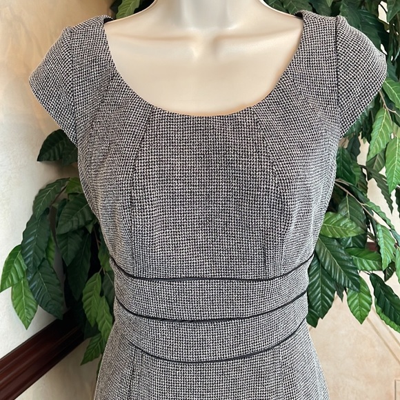 WHBM CAP SLEEVE HOUNDSTOOTH DRESS - Picture 4 of 11